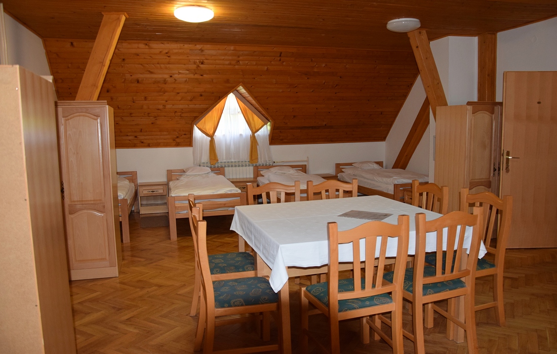 Four-bed room in mountain lodge Jankovac 